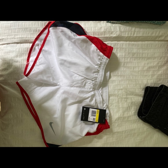 Nike shorts for running - Picture 2 of 3